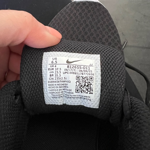 Women’s Nike Shoes | Black/White | Size: 6.5 - Picture 4 of 6